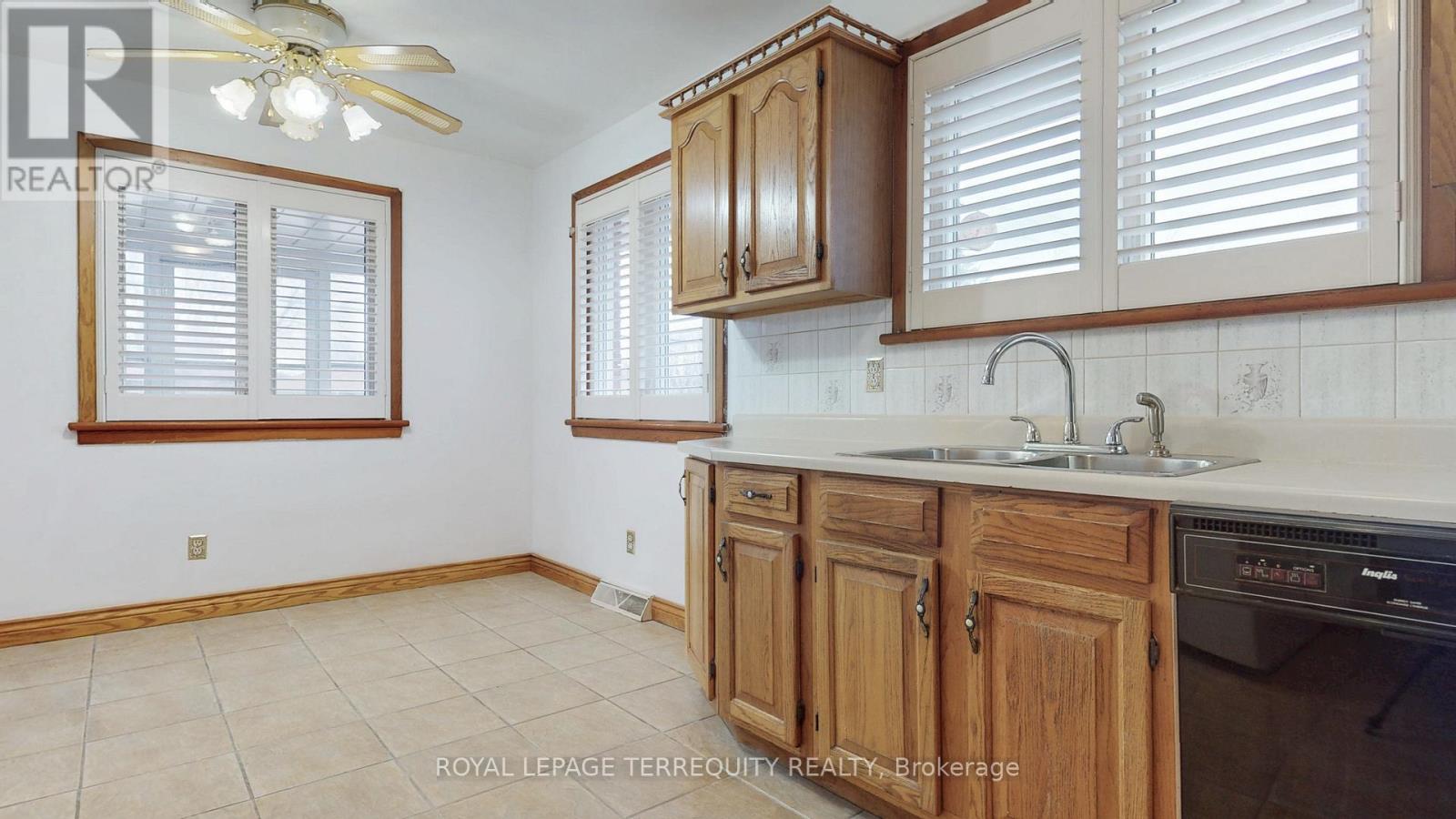 383 Rossland Road W, Oshawa, Ontario  L1J 3G7 - Photo 9 - E12703828