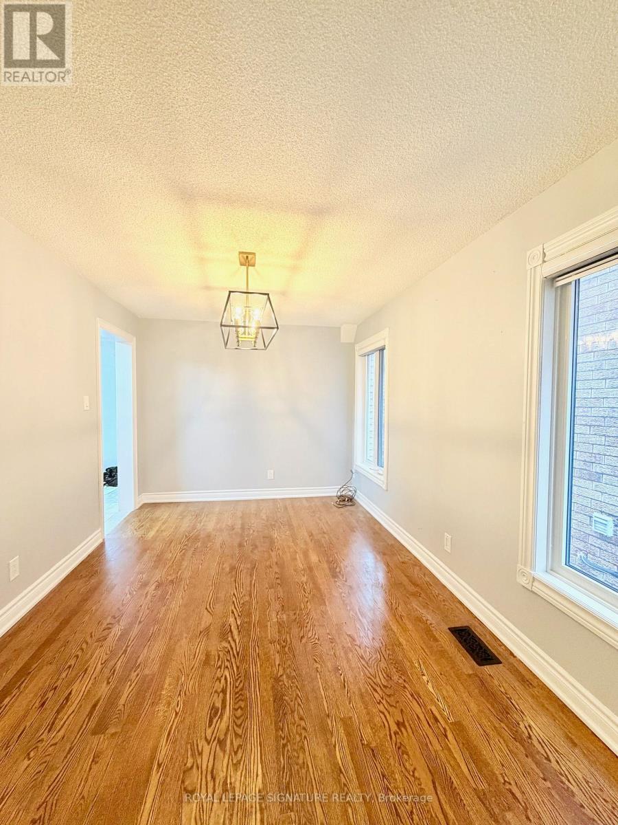 Main - 16 Oak Knoll Crescent, Toronto, Ontario  M1B 4V4 - Photo 10 - E12703858