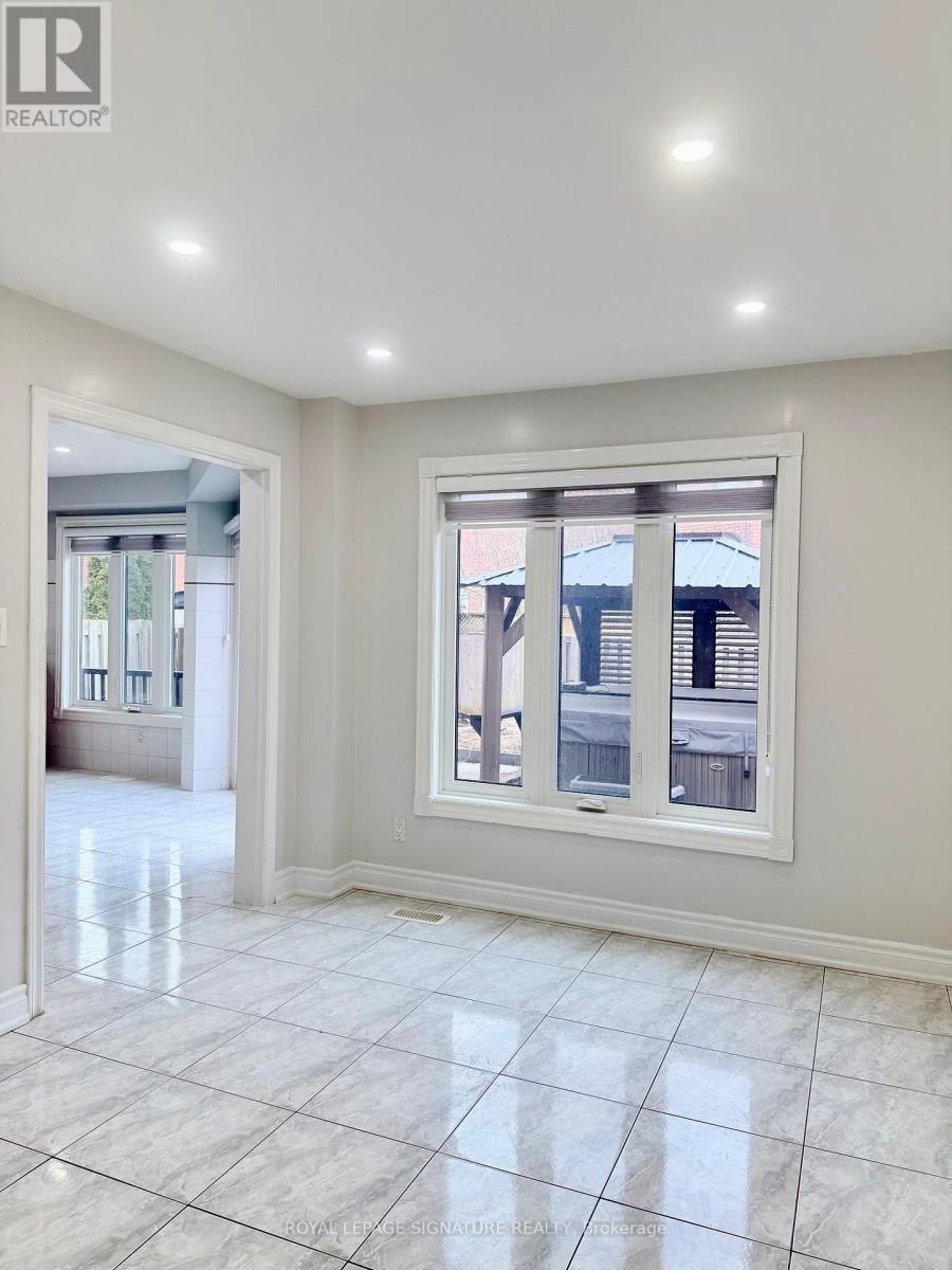 Main - 16 Oak Knoll Crescent, Toronto, Ontario  M1B 4V4 - Photo 4 - E12703858