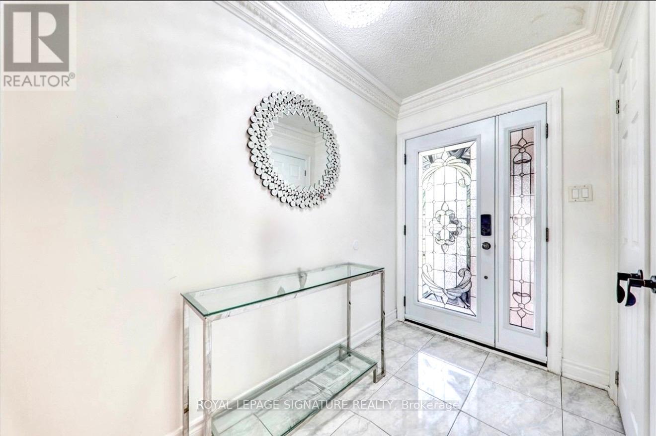 Main - 16 Oak Knoll Crescent, Toronto, Ontario  M1B 4V4 - Photo 8 - E12703858