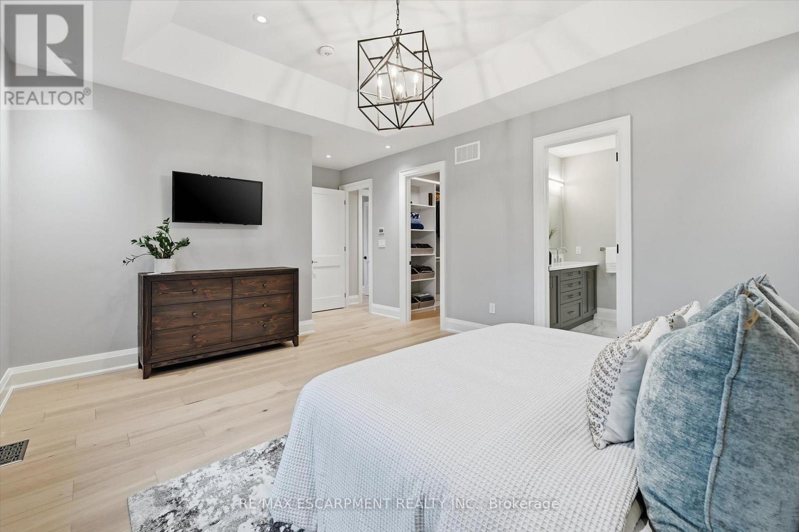 2229 Tallman Avenue, Burlington, Ontario  L7R 1R2 - Photo 31 - W12703610