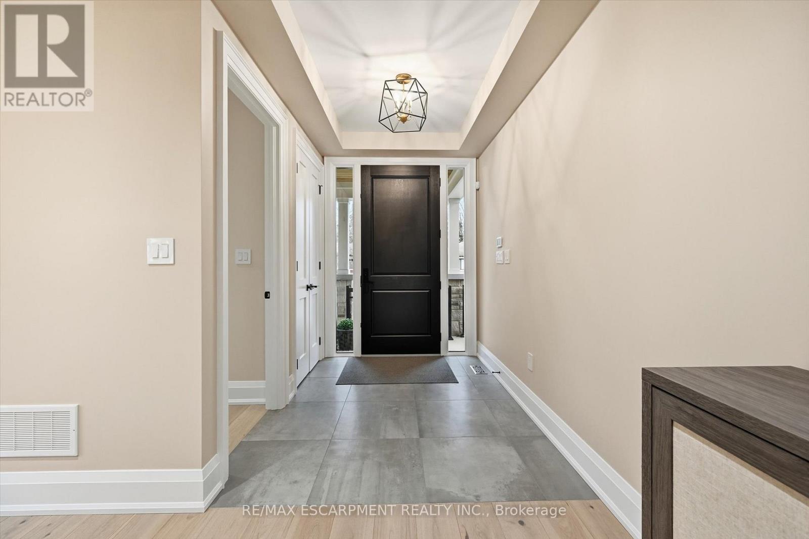 2229 Tallman Avenue, Burlington, Ontario  L7R 1R2 - Photo 5 - W12703610