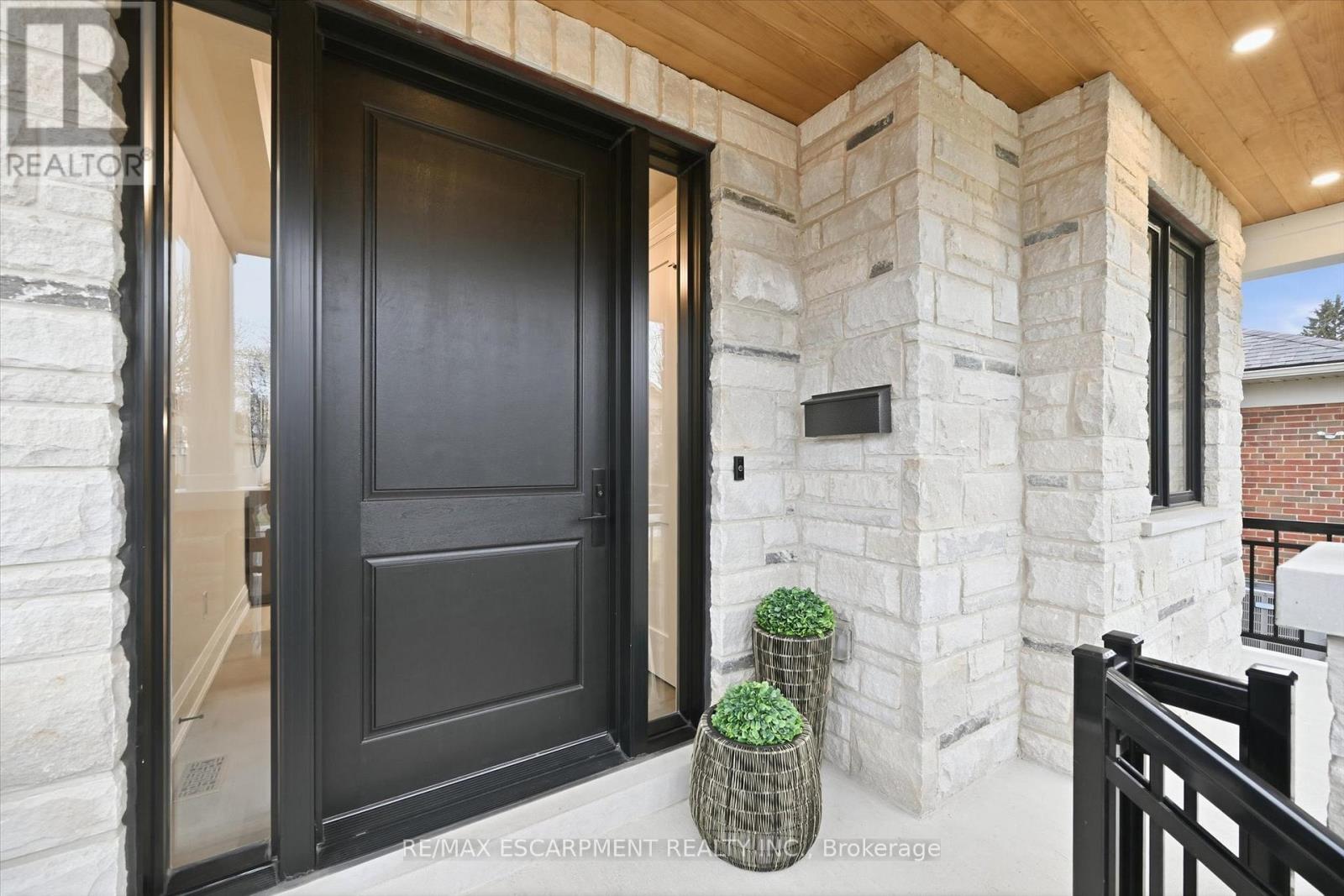 2229 Tallman Avenue, Burlington, Ontario  L7R 1R2 - Photo 4 - W12703610