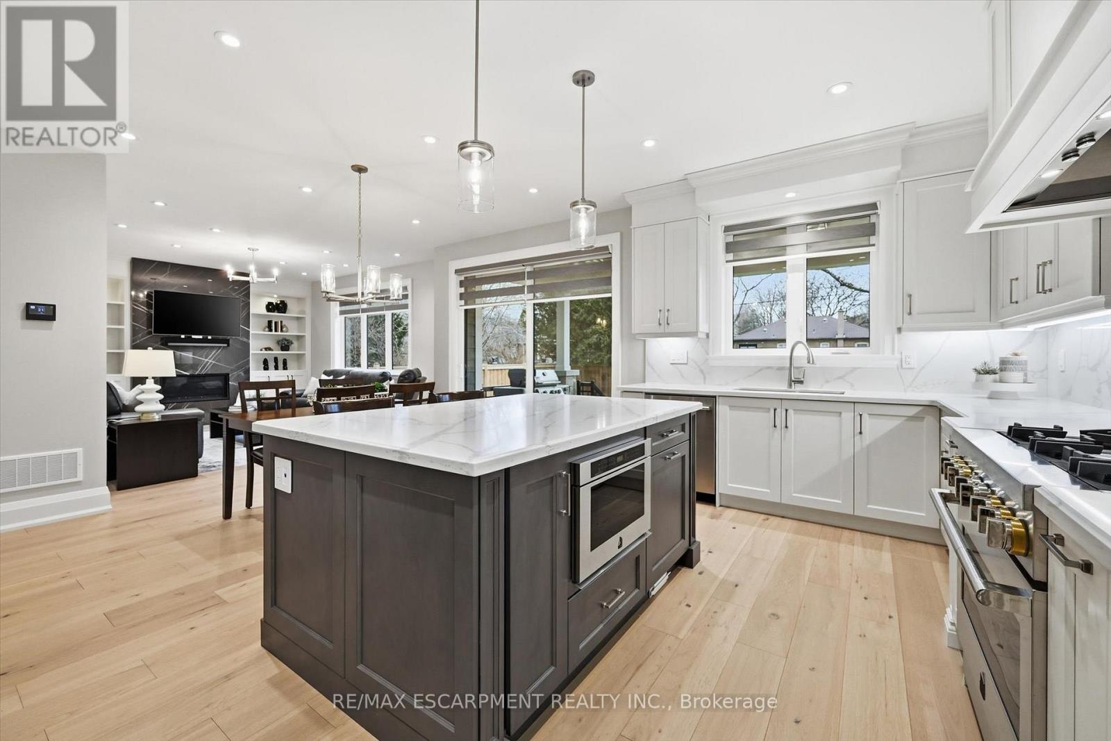 2229 Tallman Avenue, Burlington, Ontario  L7R 1R2 - Photo 15 - W12703610