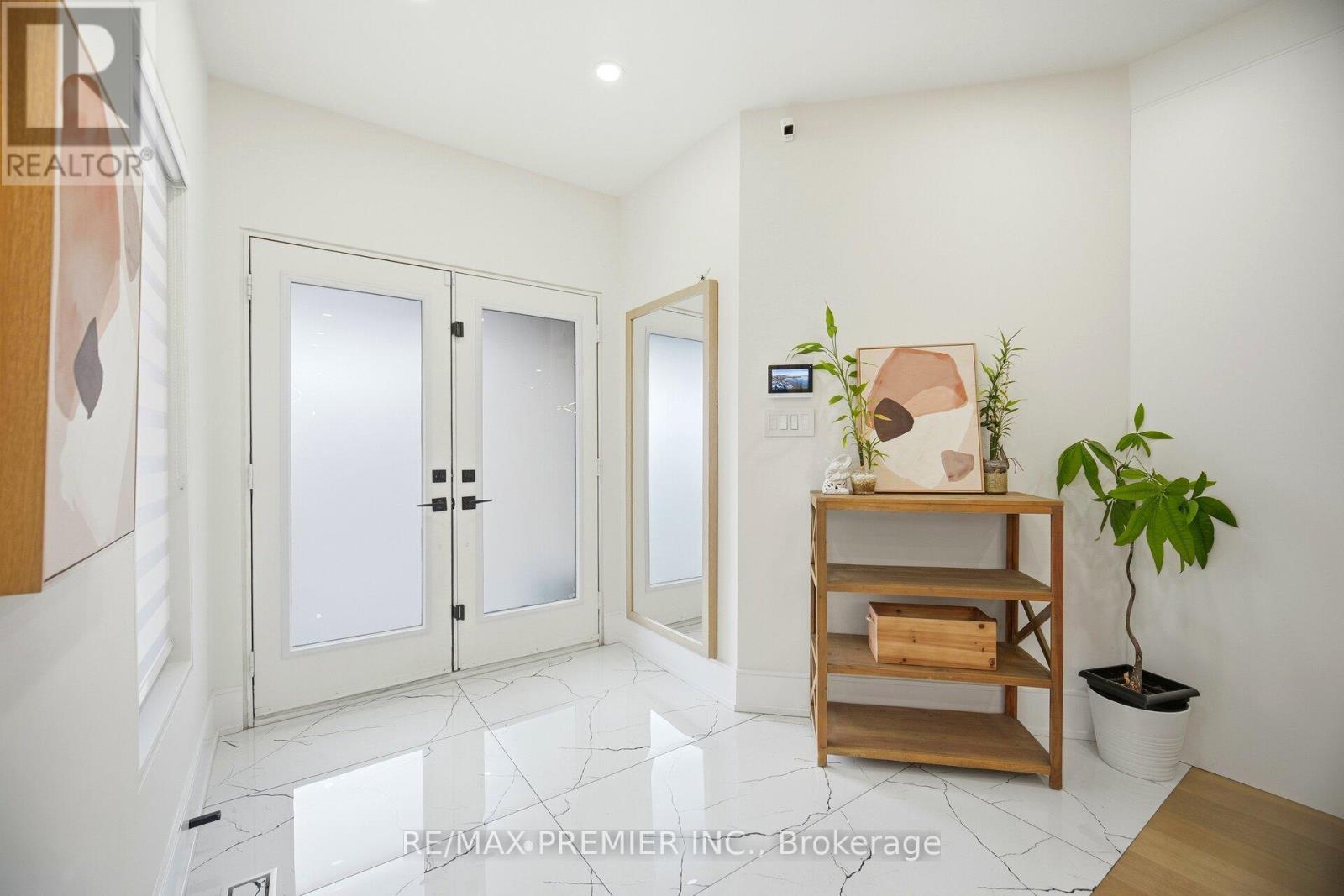 80 Sgotto Boulevard, Vaughan, Ontario  L4H 1W8 - Photo 4 - N12703802