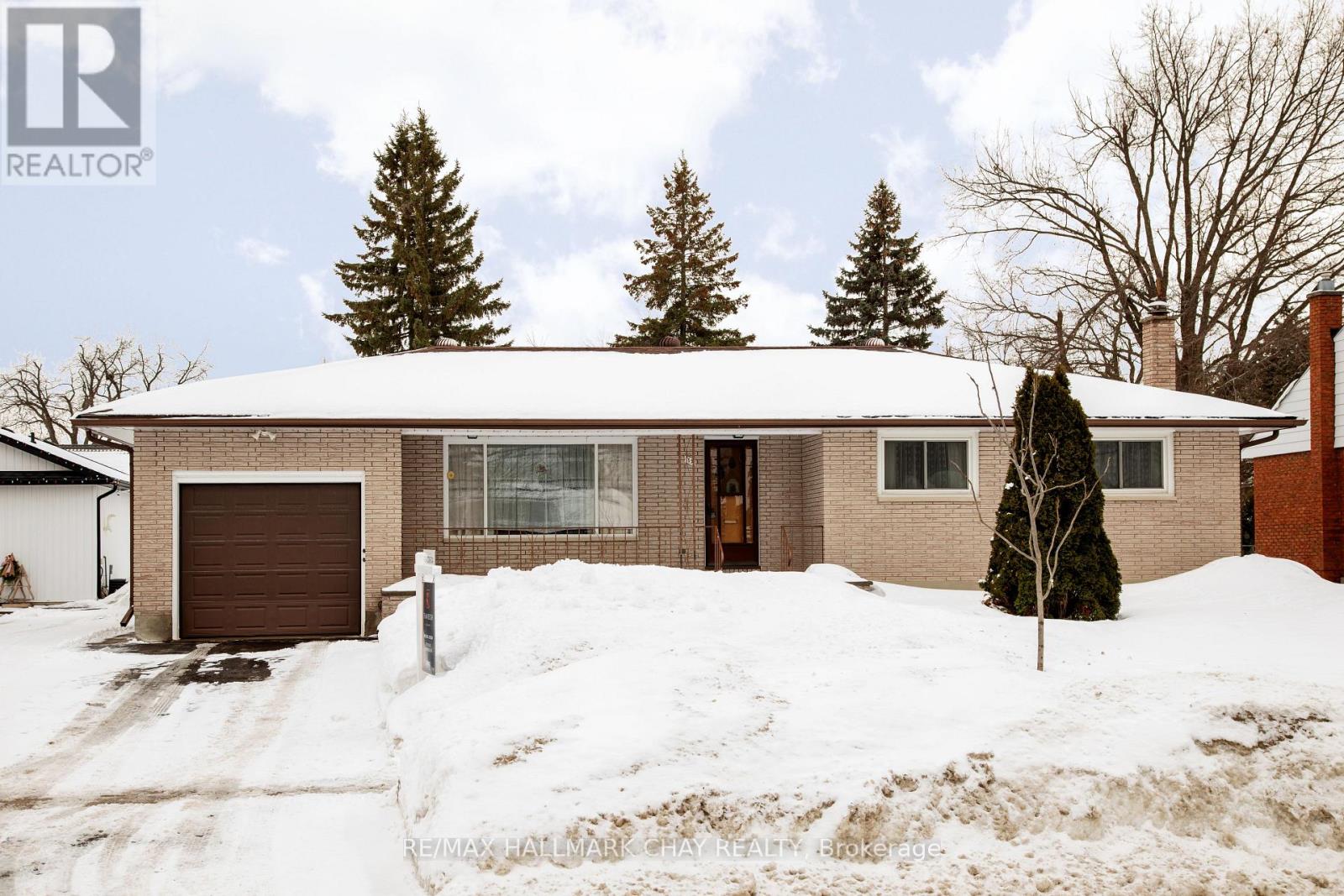 19 STEEL STREET, Barrie, Ontario