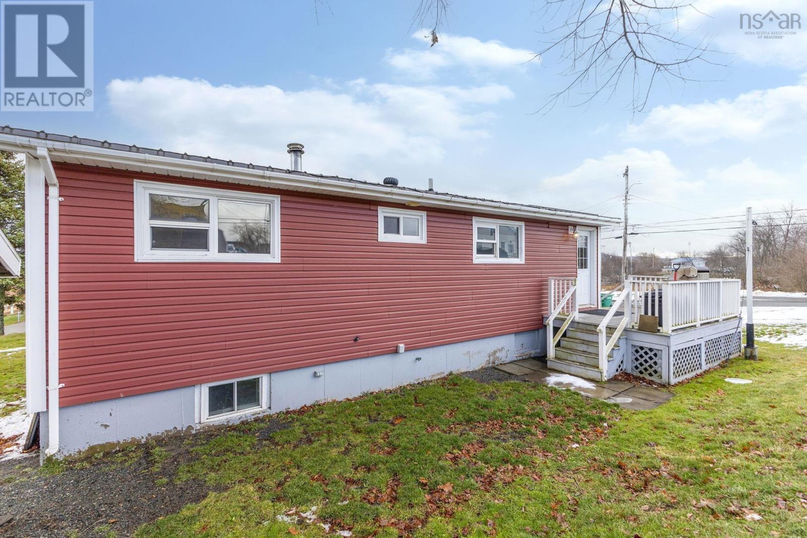 18 Kirk Avenue, Stellarton, Nova Scotia  B0K 1S0 - Photo 3 - 202529461