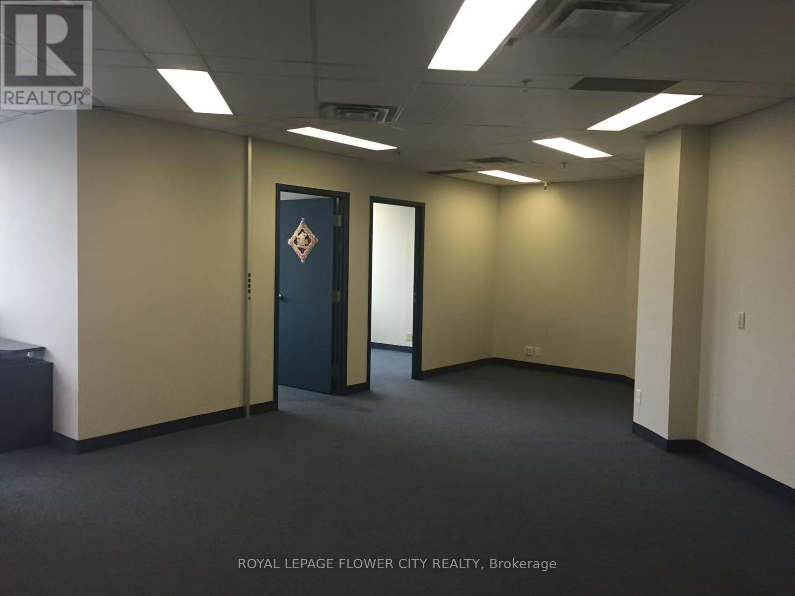 306 - 2800 Skymark Avenue, Mississauga, Ontario  L4W 5A6 - Photo 3 - W12703688