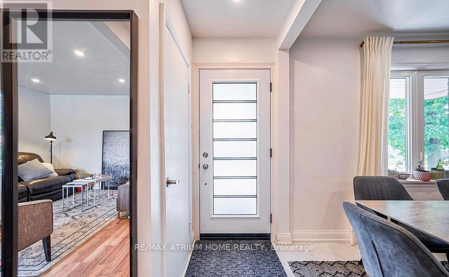 567 Atwater Avenue, Mississauga, Ontario  L5G 2A7 - Photo 3 - W12703690