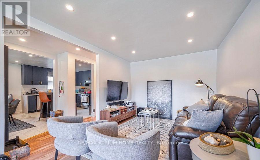 567 Atwater Avenue, Mississauga, Ontario  L5G 2A7 - Photo 4 - W12703690