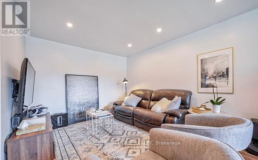 567 Atwater Avenue, Mississauga, Ontario  L5G 2A7 - Photo 5 - W12703690