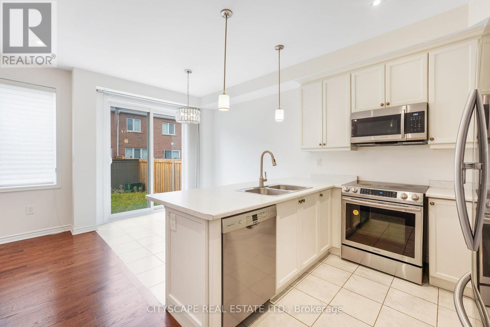 141 Hatt Court, Milton, Ontario  L9E 1G7 - Photo 18 - W12703776