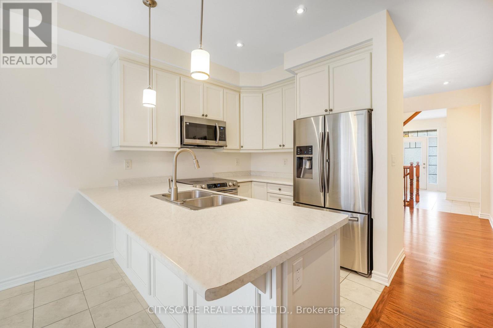 141 Hatt Court, Milton, Ontario  L9E 1G7 - Photo 19 - W12703776