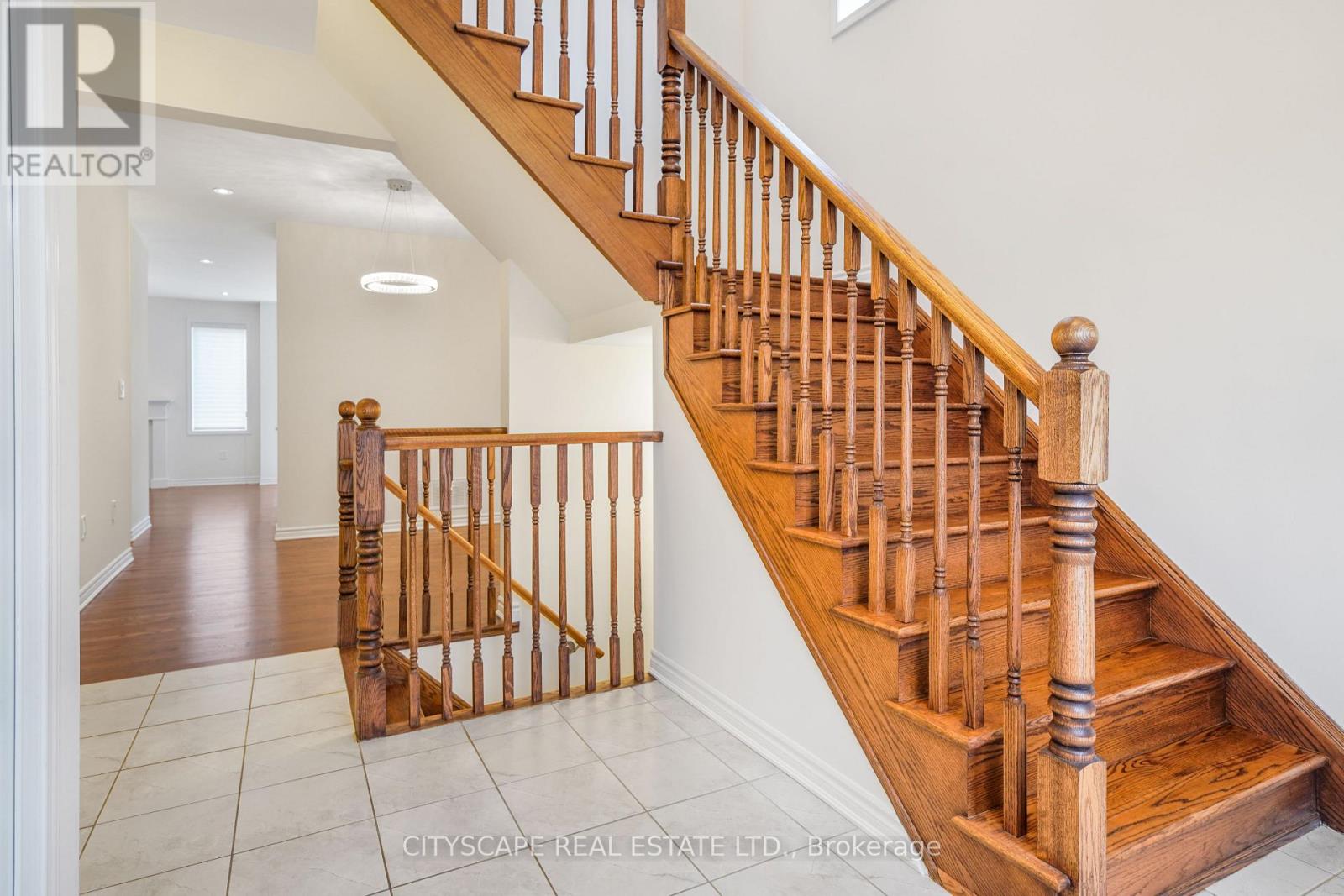 141 Hatt Court, Milton, Ontario  L9E 1G7 - Photo 7 - W12703776