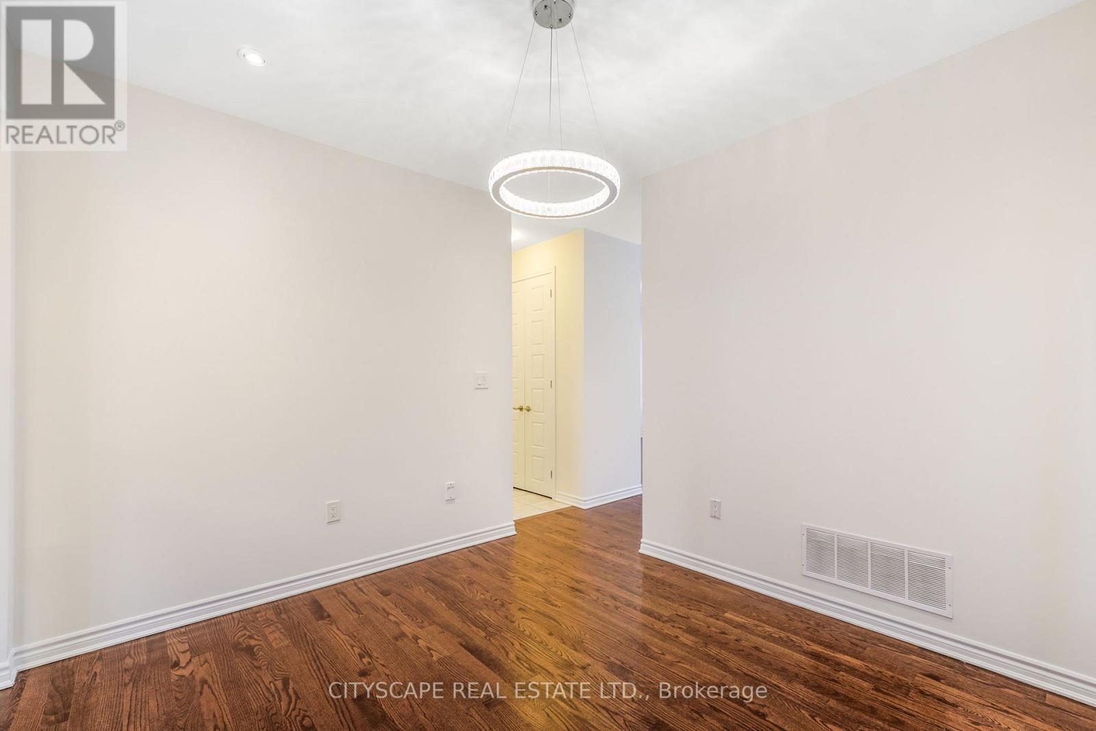 141 Hatt Court, Milton, Ontario  L9E 1G7 - Photo 8 - W12703776