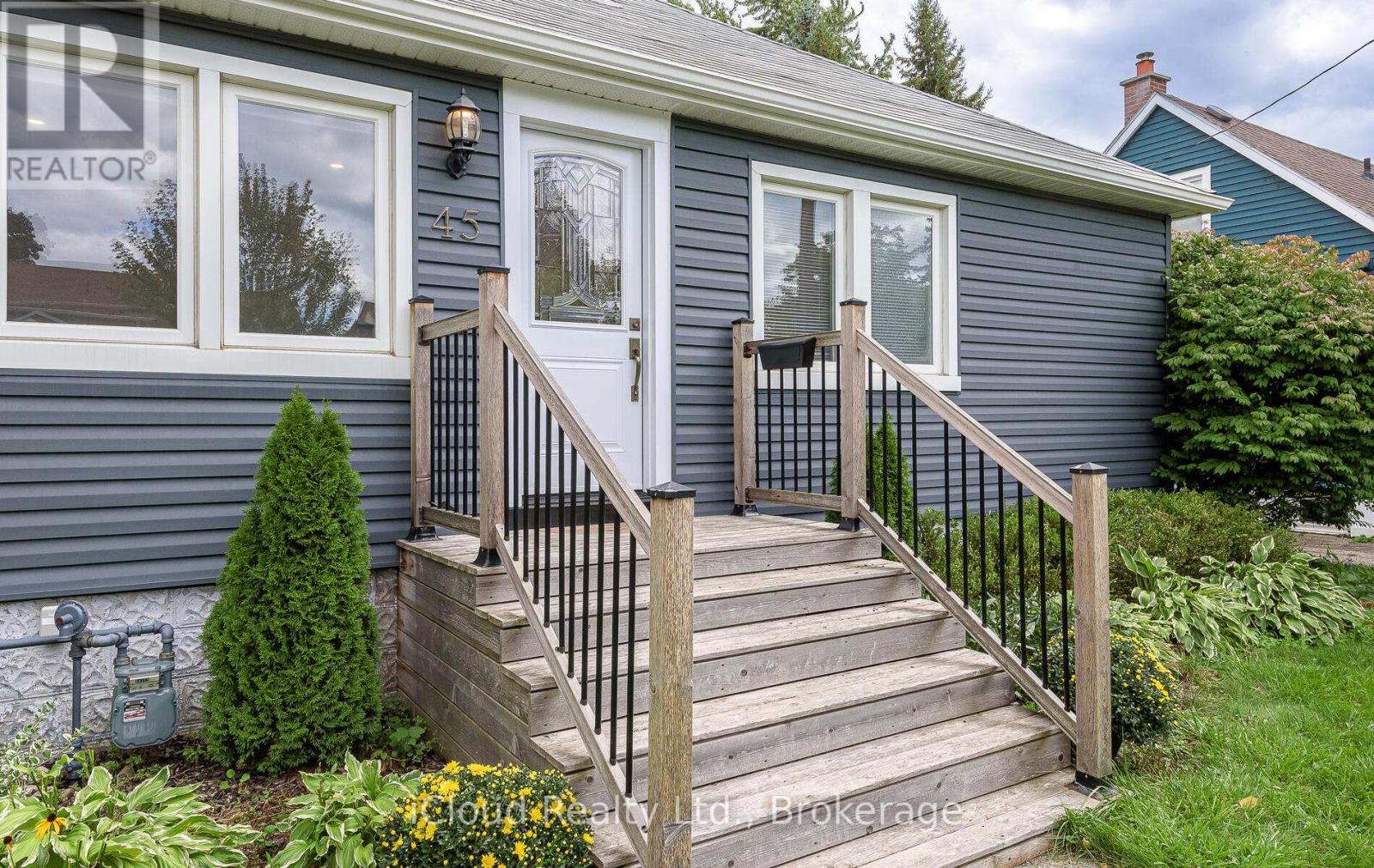 45 Archibald Street, Brampton, Ontario  L6X 1M3 - Photo 2 - W12703778