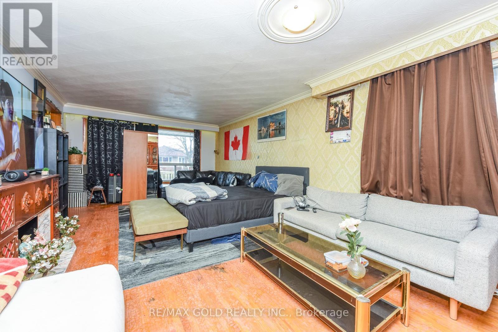 3359 Lehigh Crescent, Mississauga, Ontario  L4T 1W9 - Photo 4 - W12703784