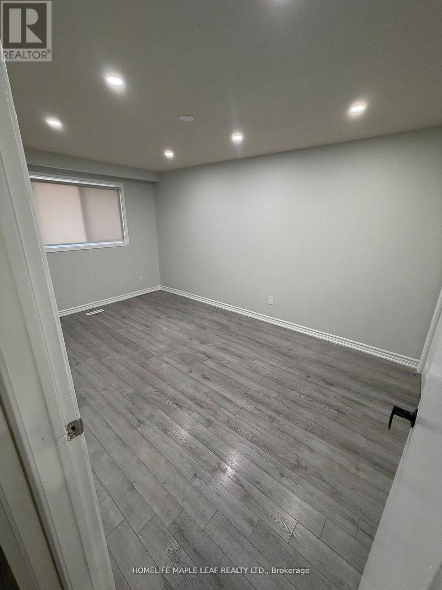 11 Rusthall Way, Brampton, Ontario  L6V 3R5 - Photo 12 - W12703798