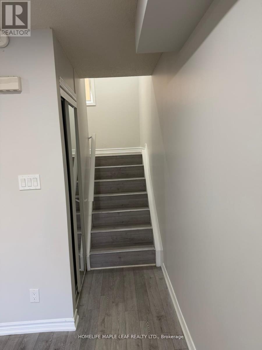 11 Rusthall Way, Brampton, Ontario  L6V 3R5 - Photo 8 - W12703798