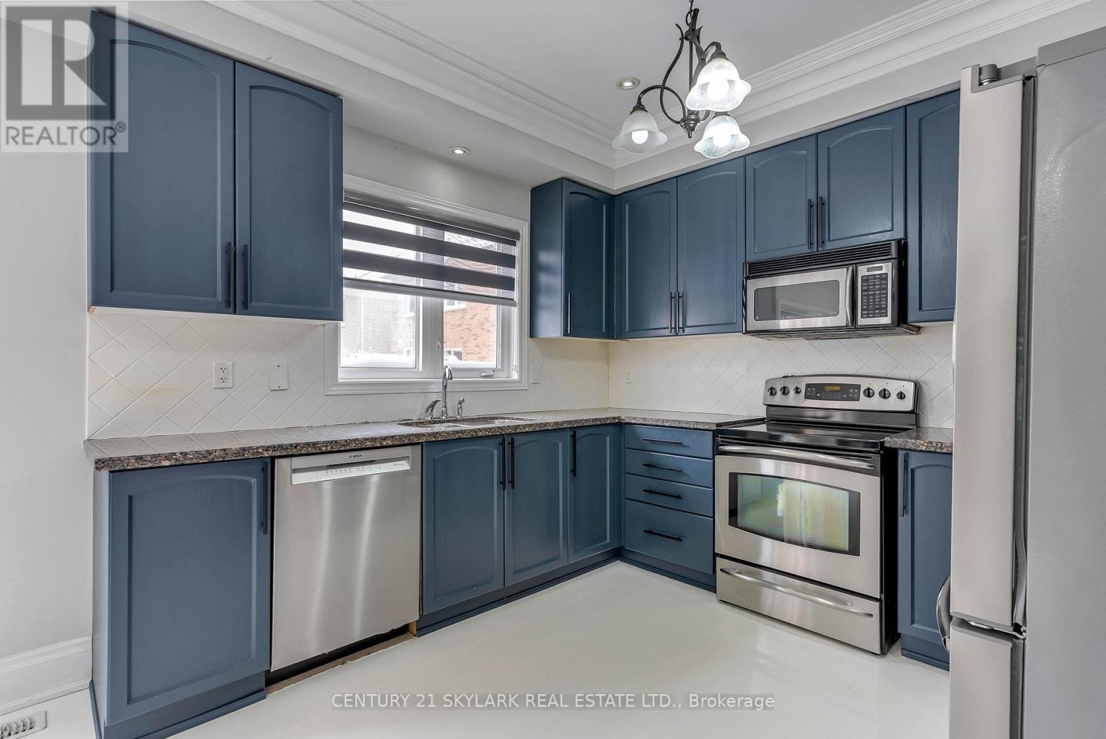 7 Yellow Avens Boulevard, Brampton, Ontario  L6R 0K5 - Photo 11 - W12667992