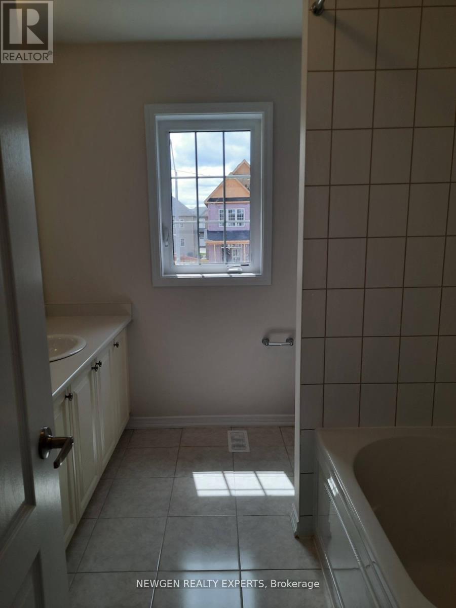 31 Sara Drive, Thorold, Ontario  L3B 0G4 - Photo 9 - X12703746