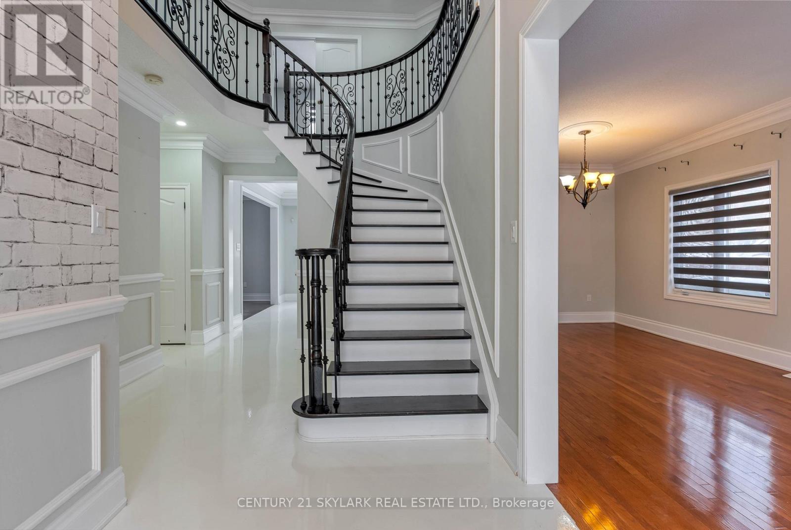 7 Yellow Avens Boulevard, Brampton, Ontario  L6R 0K5 - Photo 4 - W12667992