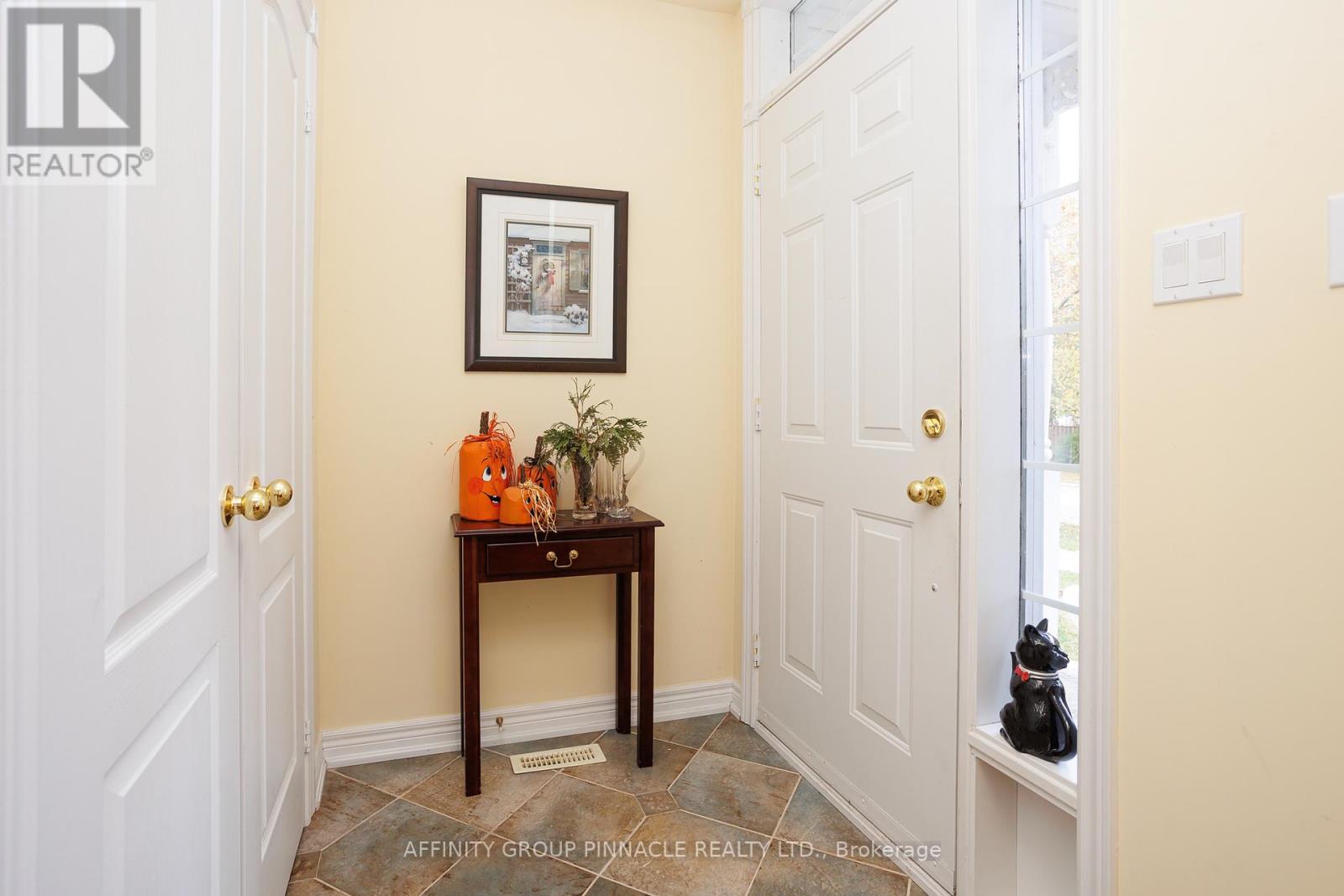 983 Lake Drive E, Georgina, Ontario  L0E 1L0 - Photo 8 - N12703872