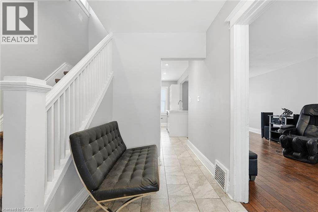 34 Balsam Avenue N, Hamilton, Ontario  L8L 6Y3 - Photo 5 - 40796333