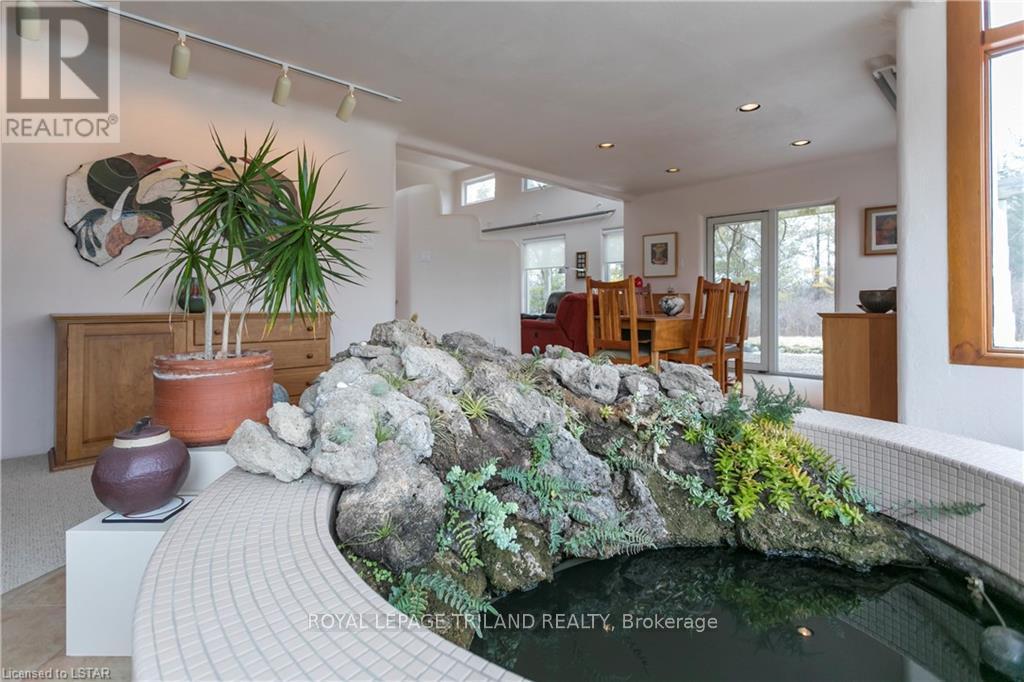 15668 Furnival Road, West Elgin, Ontario  N0L 2N0 - Photo 12 - X12703910