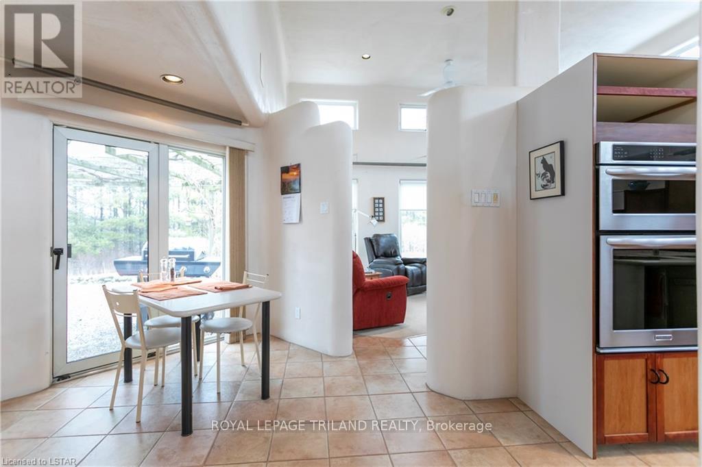 15668 Furnival Road, West Elgin, Ontario  N0L 2N0 - Photo 22 - X12703910