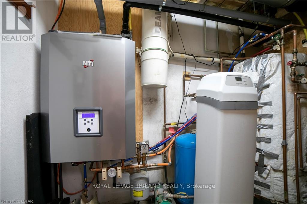 15668 Furnival Road, West Elgin, Ontario  N0L 2N0 - Photo 33 - X12703910