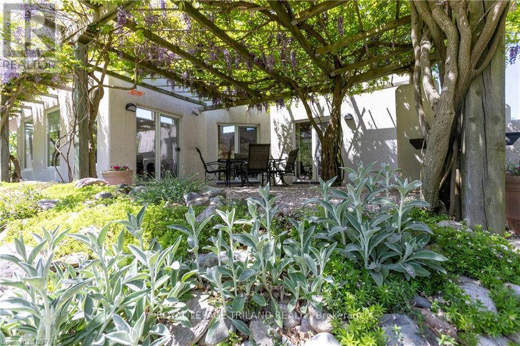 15668 Furnival Road, West Elgin, Ontario  N0L 2N0 - Photo 6 - X12703910