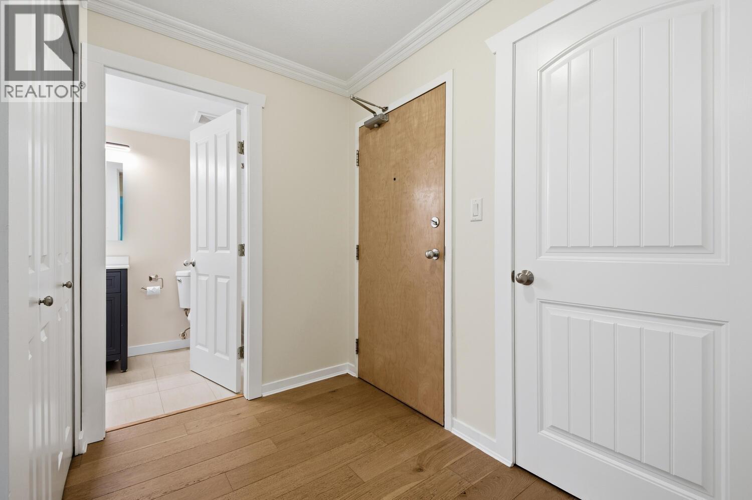 205 18 Smokey Smith Place, New Westminster, British Columbia  V3L 5V3 - Photo 2 - R3080090