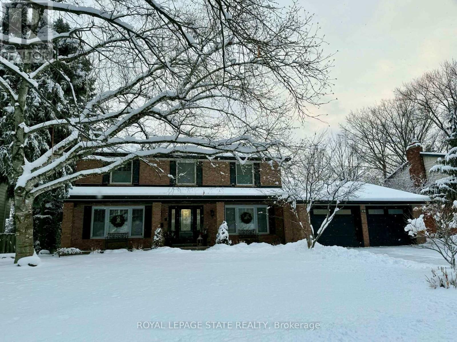 <div class="slider-price">$1,695,000</div><p>29 Woodside Drive, Hamilton, Ontario</p>