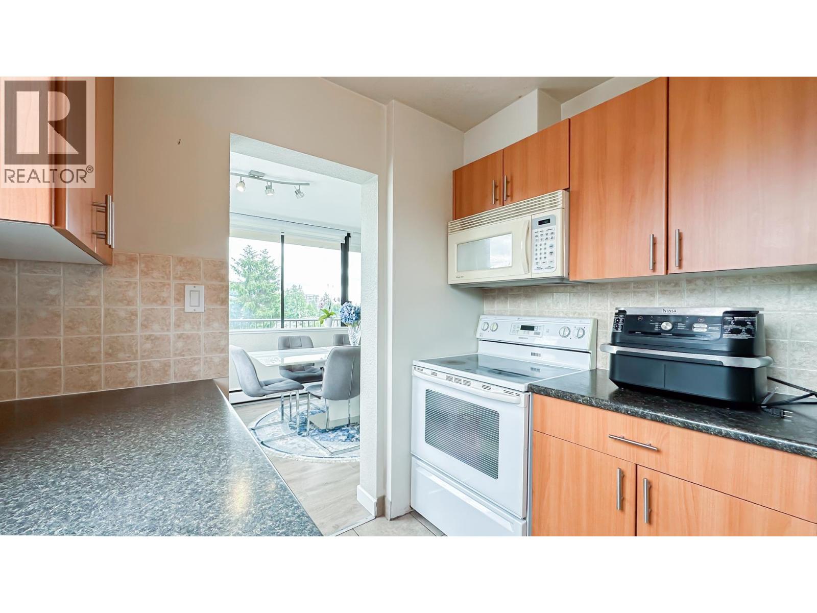 605 555 13th Street, West Vancouver, British Columbia  V7T 2N8 - Photo 10 - R3080227