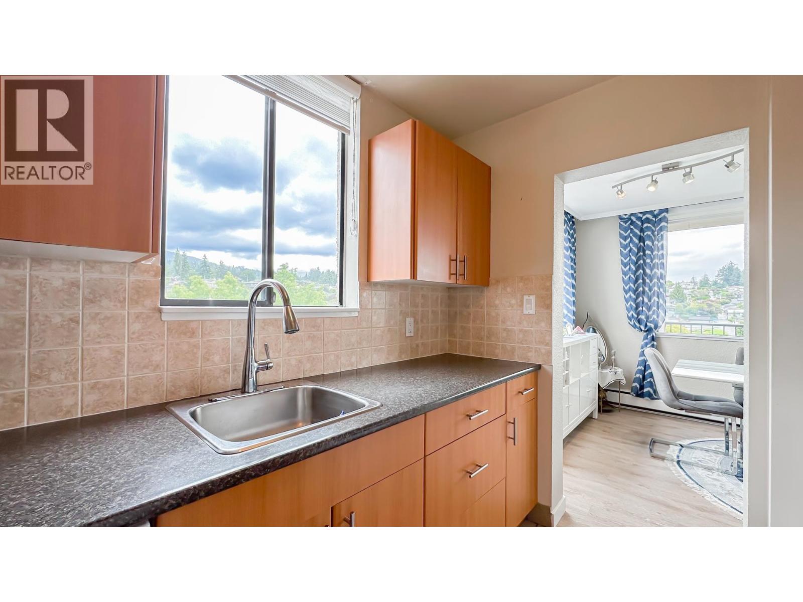 605 555 13th Street, West Vancouver, British Columbia  V7T 2N8 - Photo 9 - R3080227