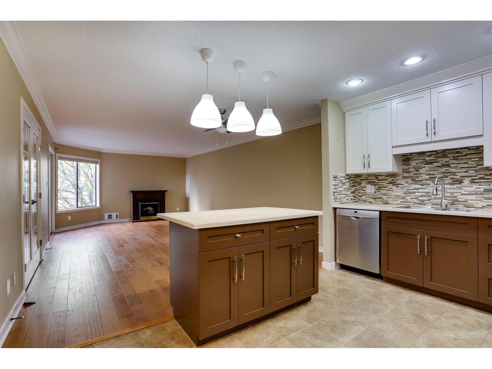 208 1521 Blackwood Street, White Rock, British Columbia  V4B 3V6 - Photo 8 - R3077729