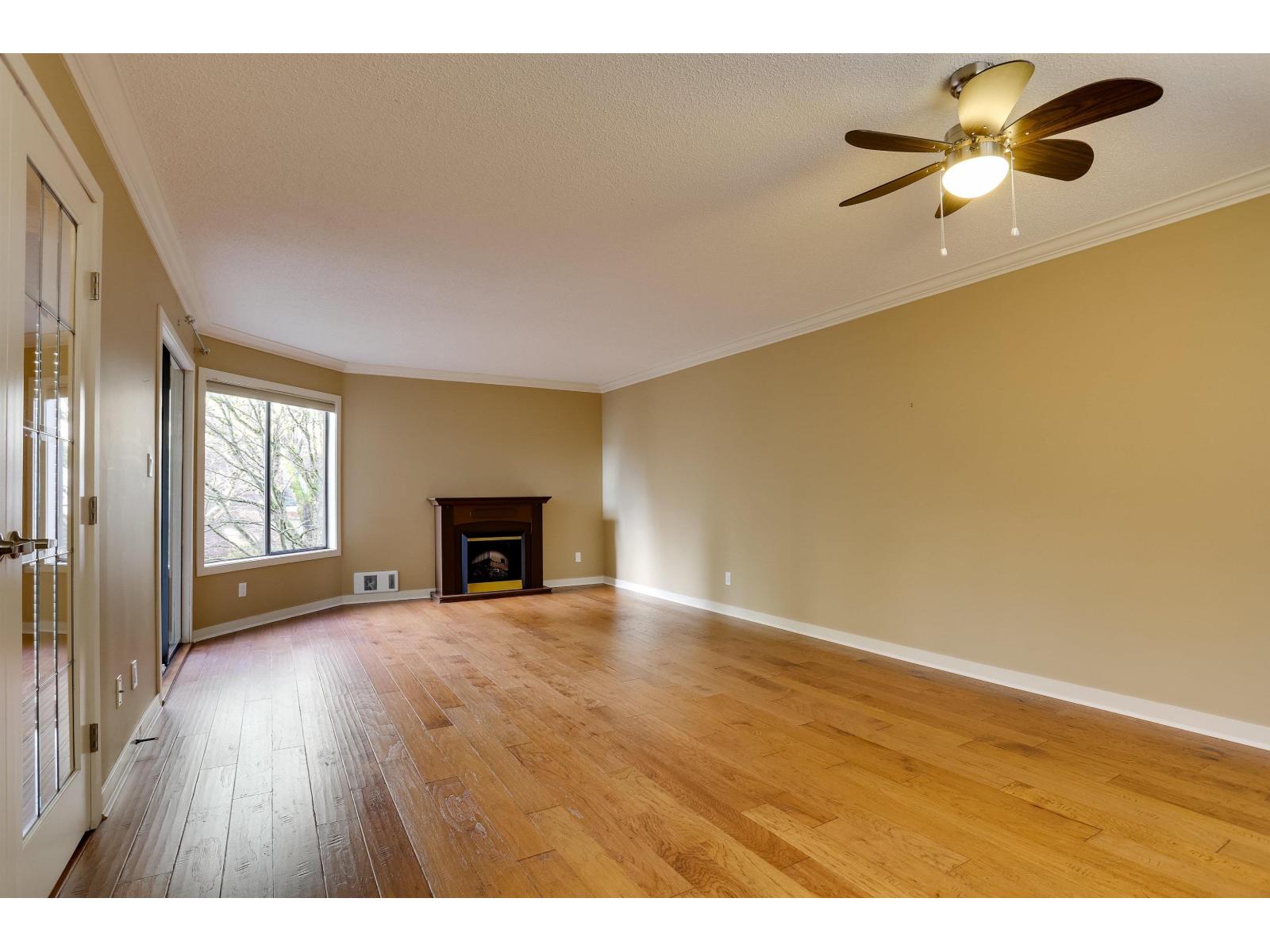 208 1521 Blackwood Street, White Rock, British Columbia  V4B 3V6 - Photo 3 - R3077729