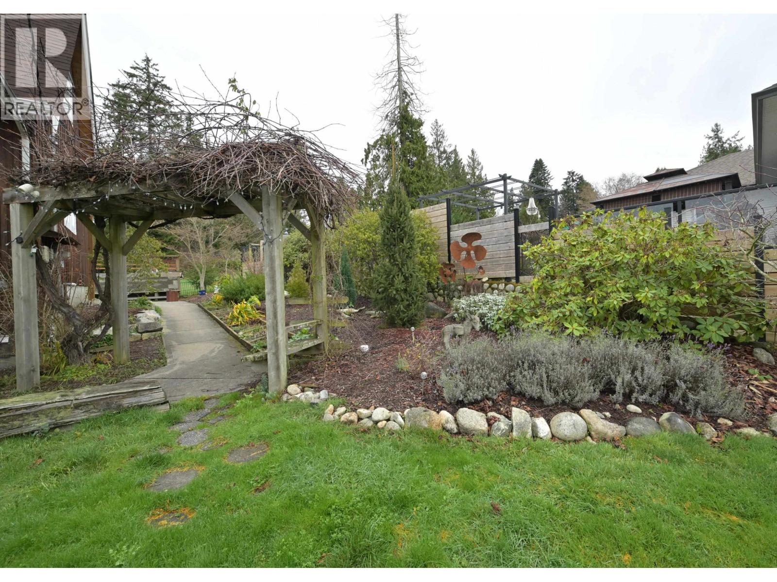 5160 Bay Road, Sechelt, British Columbia  V7Z 0G3 - Photo 35 - R3080213