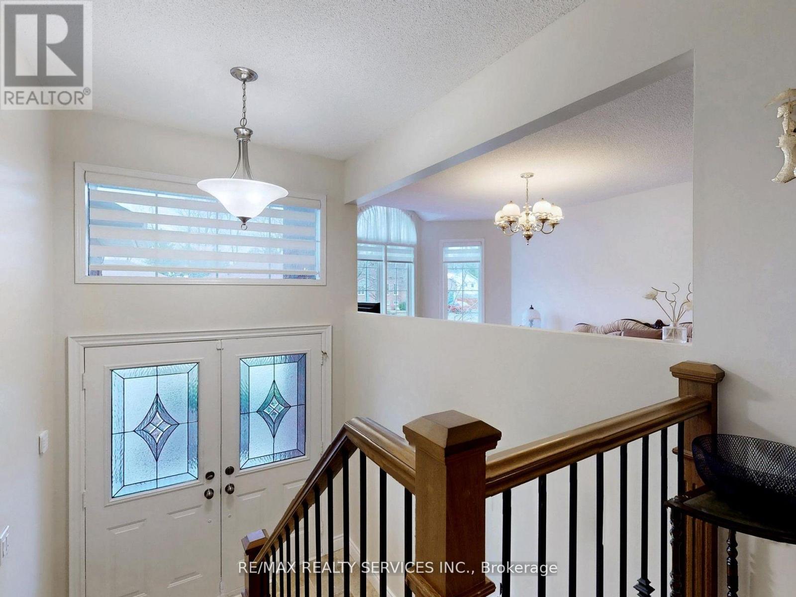 10 Bush Crescent, Wasaga Beach, Ontario  L9Z 1M3 - Photo 2 - S12703884