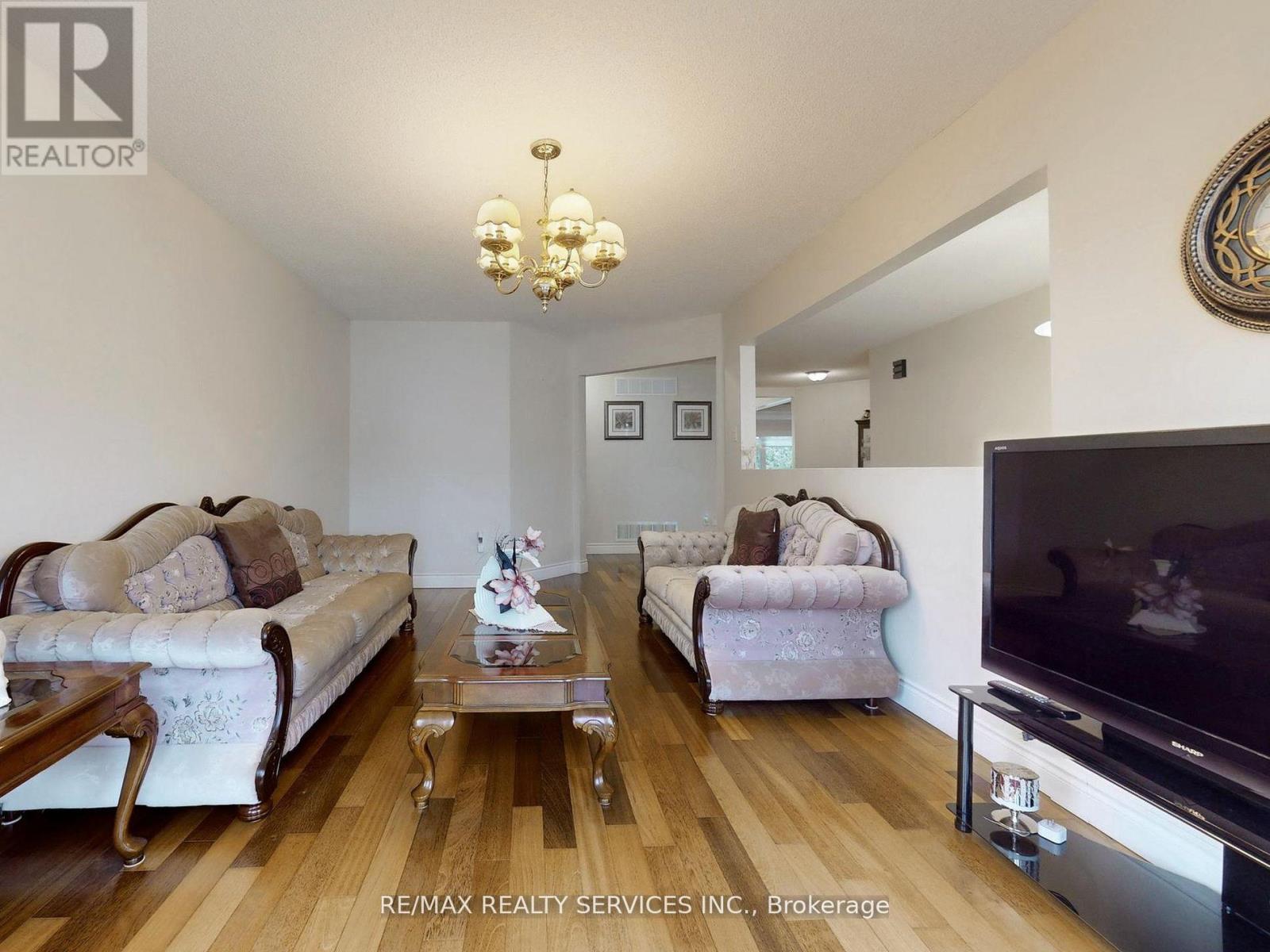 10 Bush Crescent, Wasaga Beach, Ontario  L9Z 1M3 - Photo 5 - S12703884