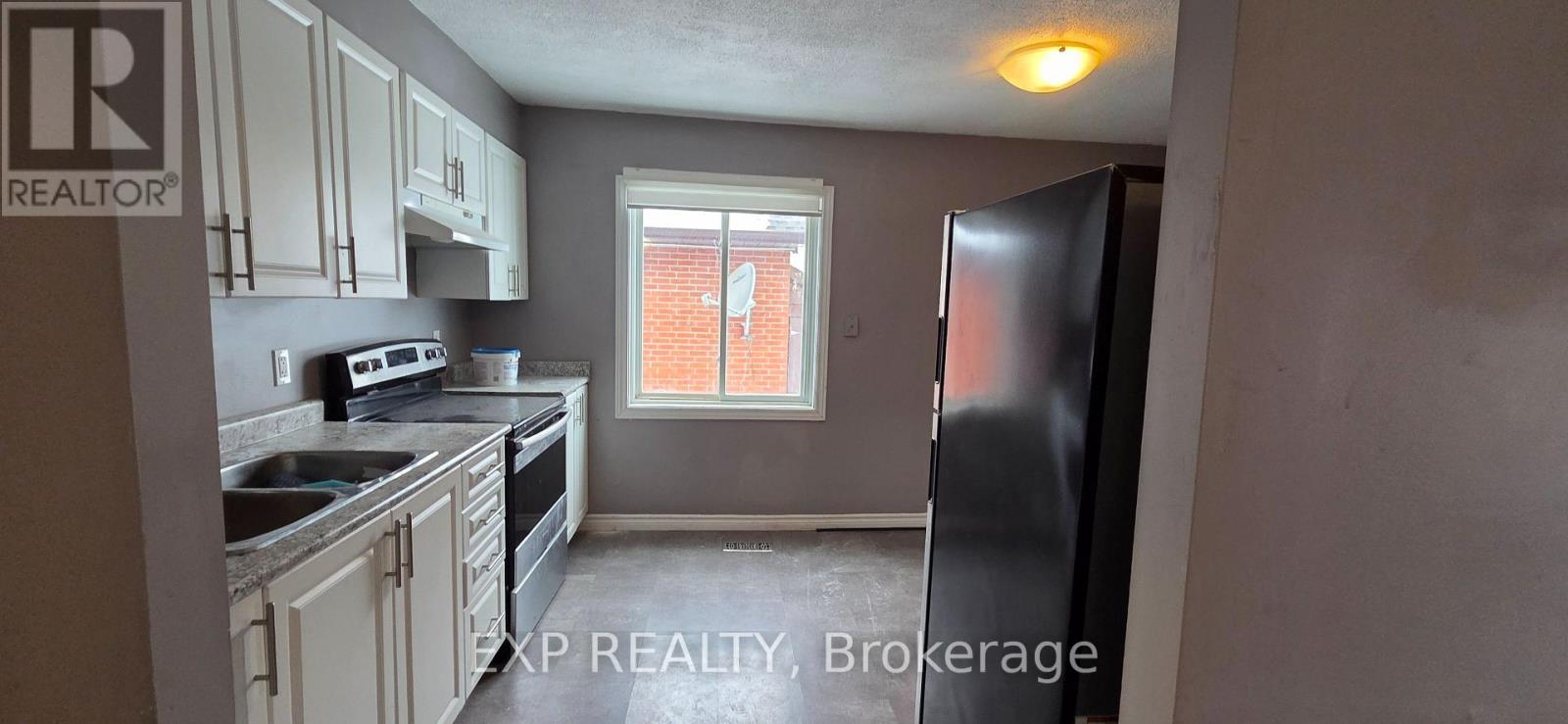 2 - 54 Wyandotte Street, Orillia, Ontario  L3V 5M9 - Photo 4 - S12703954