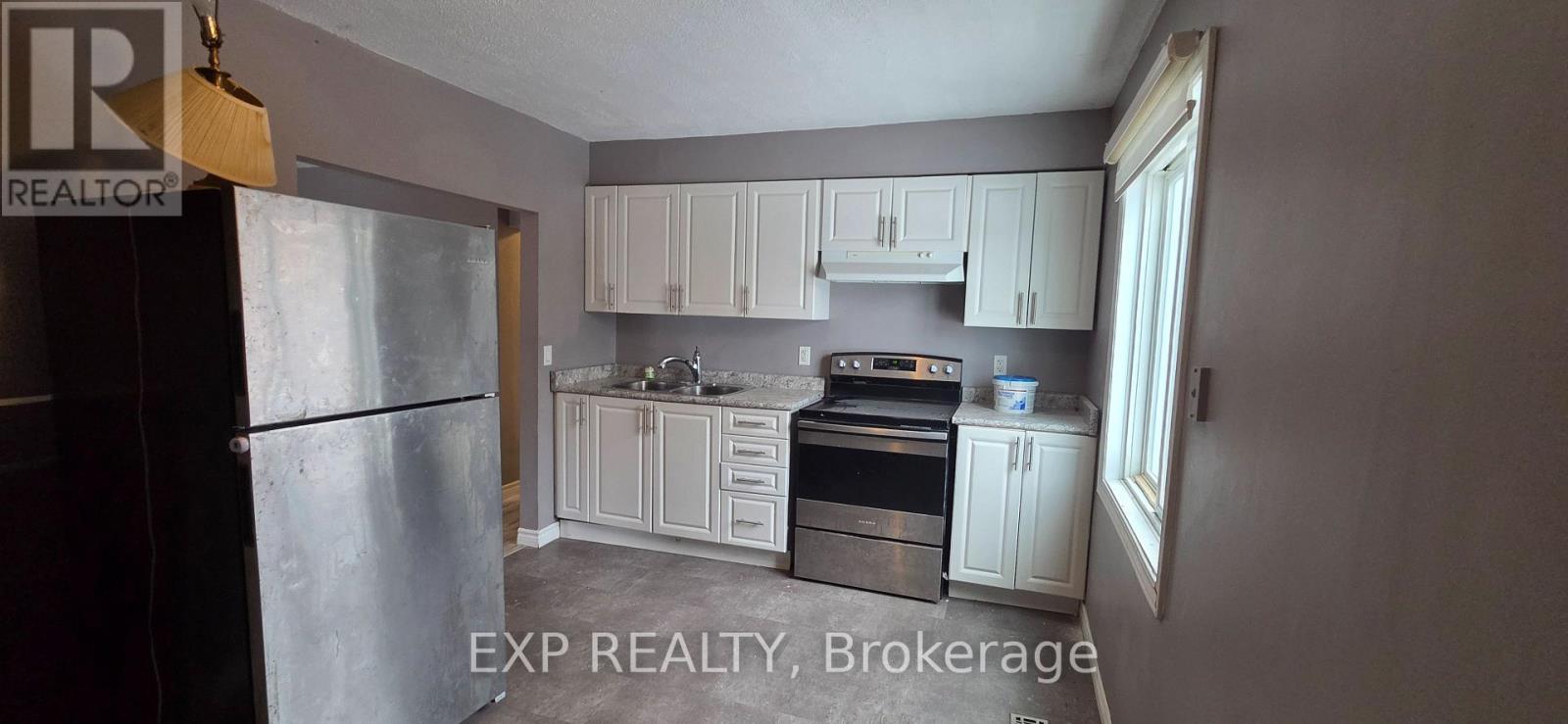 2 - 54 Wyandotte Street, Orillia, Ontario  L3V 5M9 - Photo 5 - S12703954