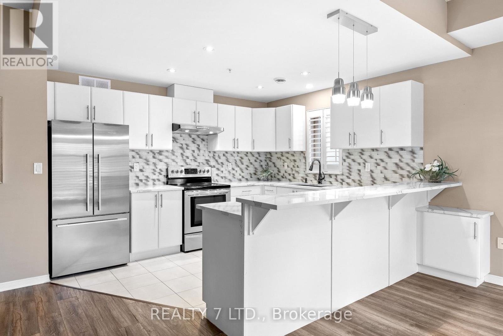 209 - 16 Sullivan Avenue, Thorold, Ontario  L2V 2Y2 - Photo 3 - X12644478