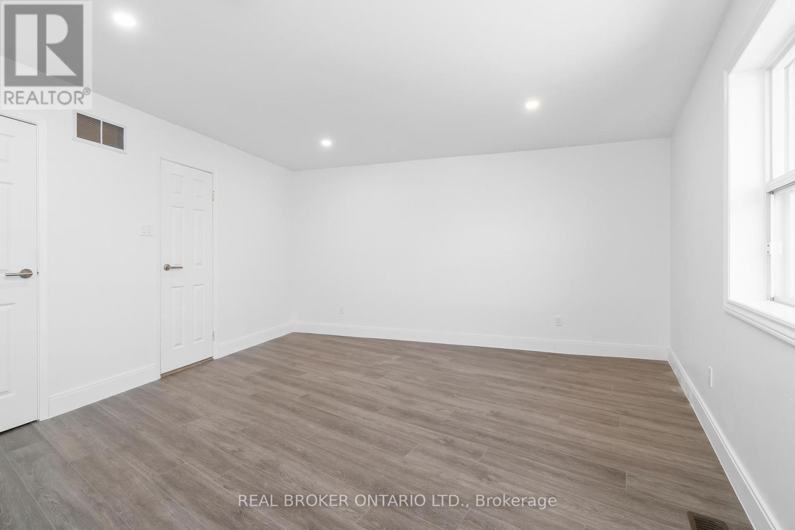 Upper - 1498 Paddington Court, Burlington, Ontario  L7M 1W7 - Photo 20 - W12703880