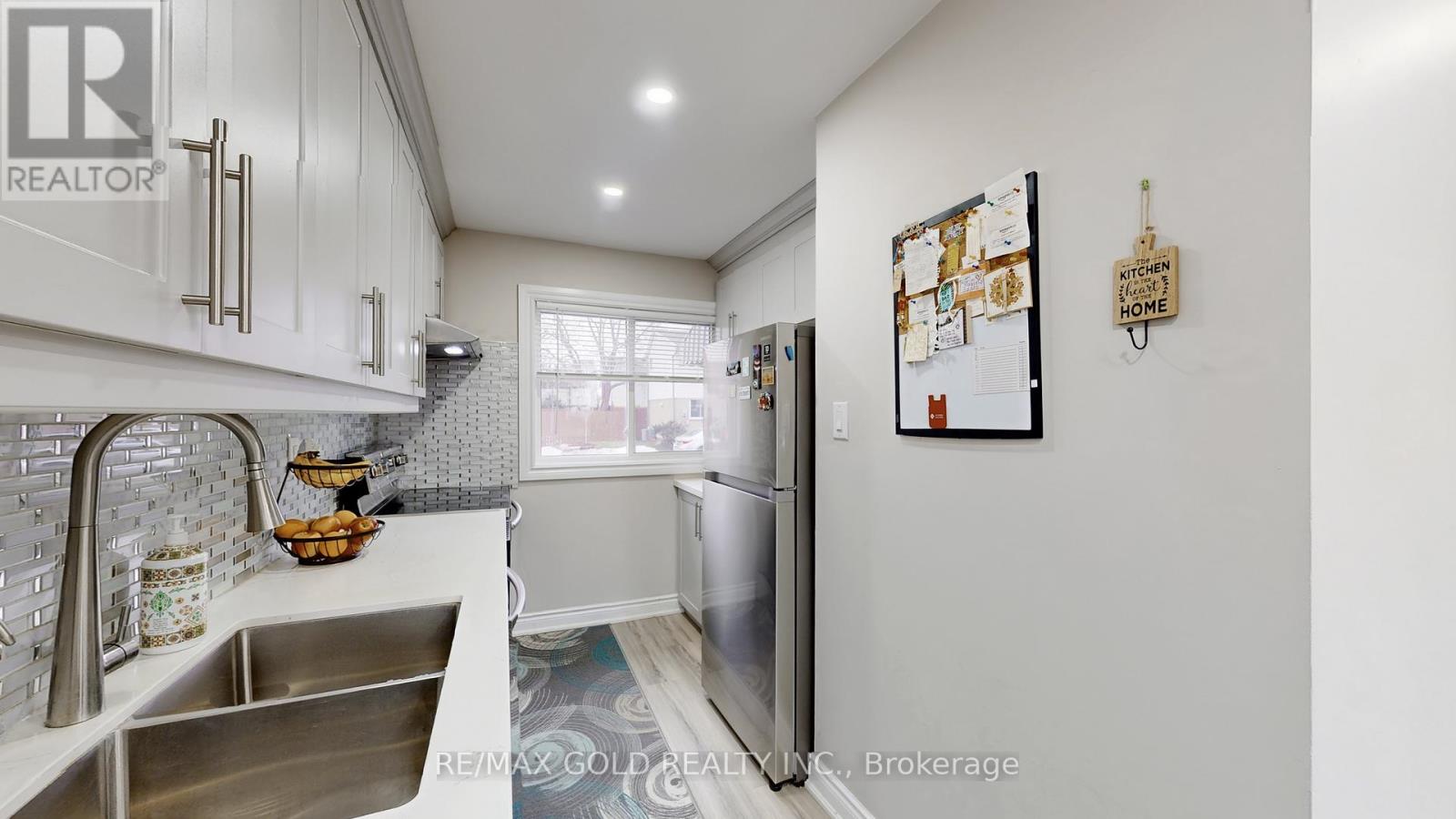 12 Glencastle Square, Brampton, Ontario  L6S 2H8 - Photo 14 - W12703906