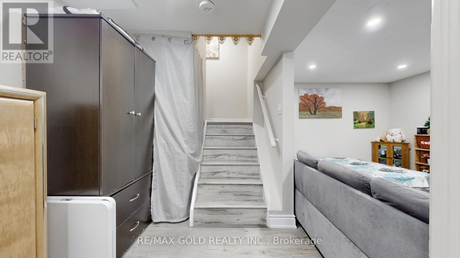 12 Glencastle Square, Brampton, Ontario  L6S 2H8 - Photo 37 - W12703906