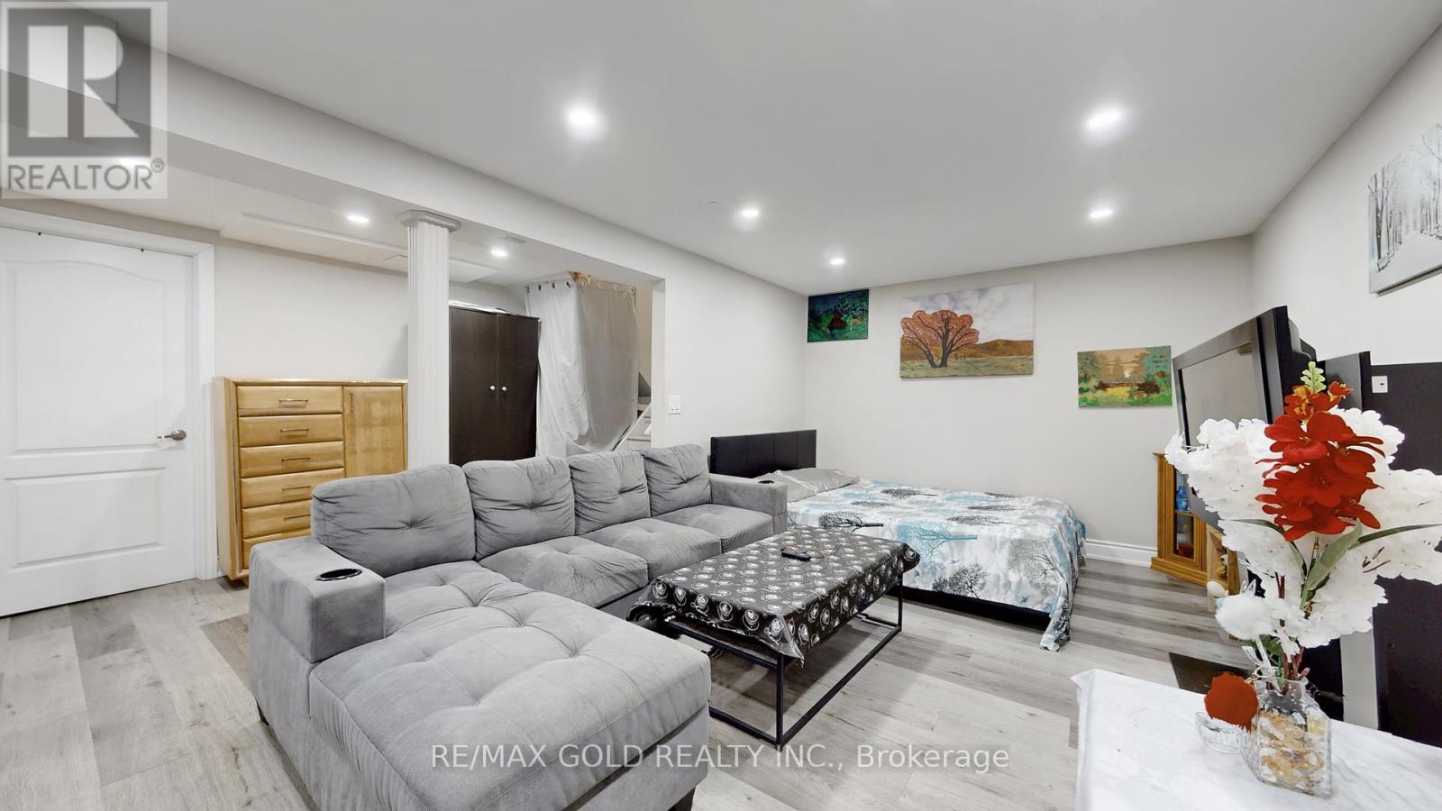 12 Glencastle Square, Brampton, Ontario  L6S 2H8 - Photo 38 - W12703906