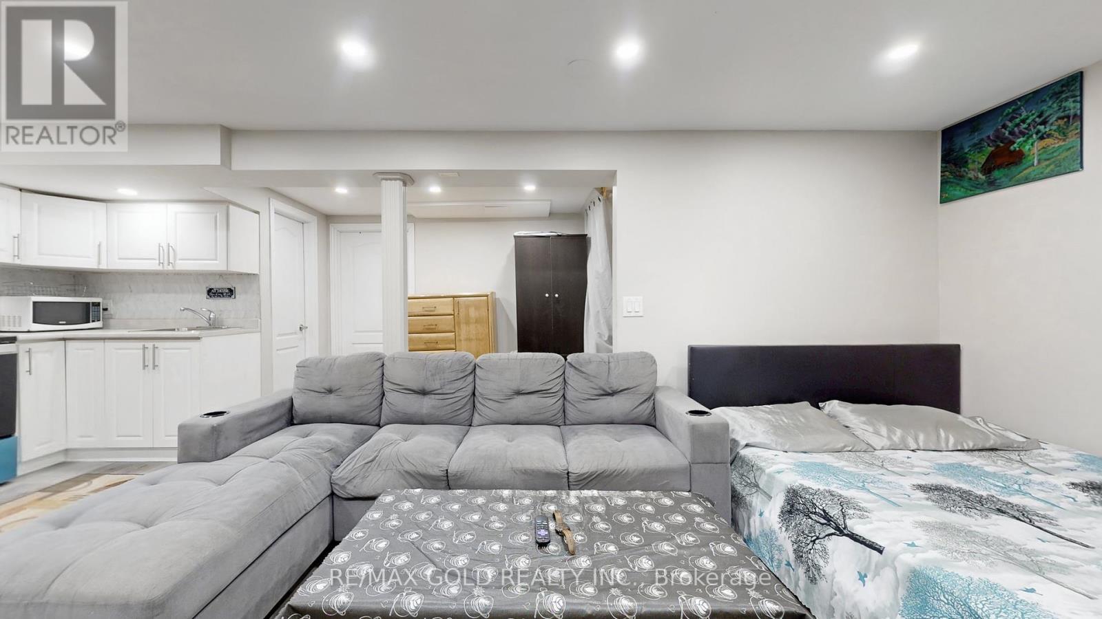 12 Glencastle Square, Brampton, Ontario  L6S 2H8 - Photo 40 - W12703906