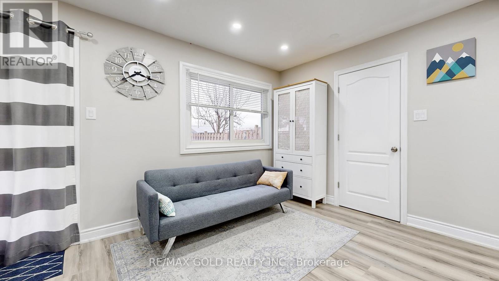 12 Glencastle Square, Brampton, Ontario  L6S 2H8 - Photo 6 - W12703906